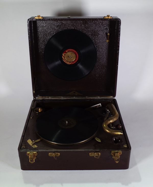 Erard; an early 20th century gramophone within a faux crocodile skin case, 42cm wide x 17cm high. S3M