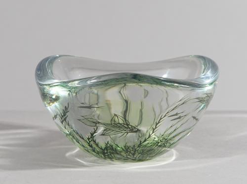 Edvard Hald 'Graal' fish bowl for Orrefors, circa. 1955, green, brown and clear glass, signed 'ORREFORS GRAAL 4390 Edvard Hald'. 19.5cm high. Illustra