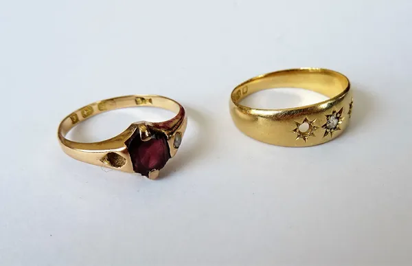 An 18ct gold ring, star gypsy set with a central cushion shaped diamond, (two further gems lacking), Chester 1916, ring size M and a half, gross weigh