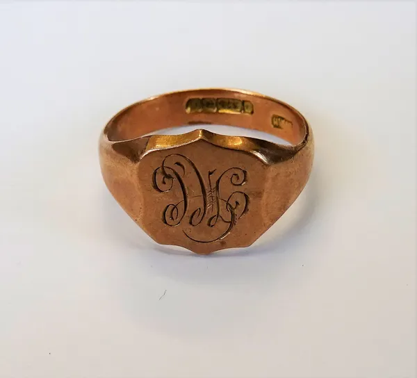 A 9ct gold, shield shaped gentleman's signet ring, monogram engraved, Birmingham 1918, ring size V, weight 6.4 gms.