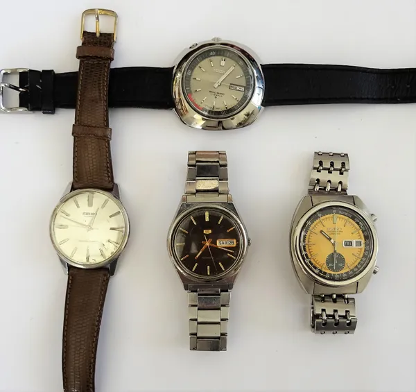 A Seiko Bell-Matic steel cased gentleman's wristwatch, fitted to a strap, a Seiko Chronograph Automatic steel cased gentleman's bracelet wristwatch, a