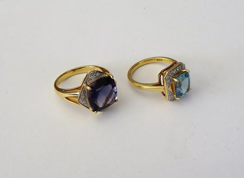 An 18ct gold, aquamarine and diamond ring, claw set with the rectangular cut aquamarine to the centre, in a surround of circular cut diamonds, ring si