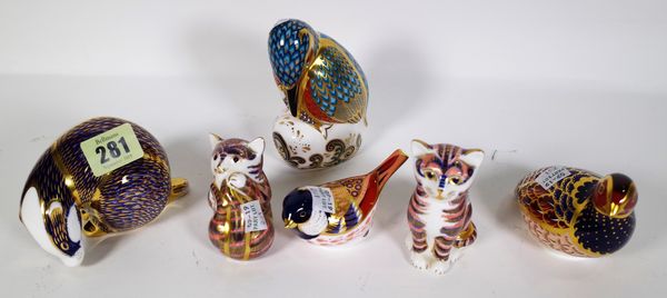 Six Royal Crown Derby Imari paperweights including a badger, cat, kingfisher, partridge, coal tit and kitten, all boxed, (6). CAB