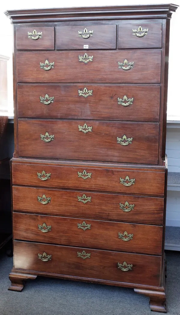 A George III mahogany chest on chest, with three short over six long graduated drawers, on open bracket feet, 121cm wide x 208cm high.