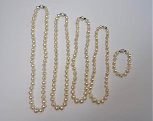 Four single row necklaces of graduated cultured pearls and one single row bracelet, of graduated cultured pearls, (5).