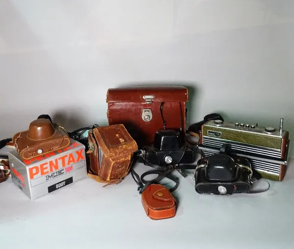 A quantity of mostly 20th century cameras and accessories.