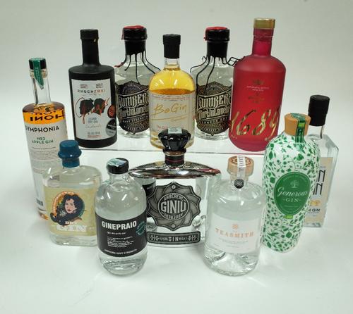 Box 2 - Gin  Welsh Sisters' The Captain's Wife  Ginepraio Navy Strength  Symphonia No2 Apple Gin  Abberere Giniu  The Teasmith Gin  Ulmer Ginger Gin