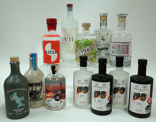 Box 77 - Gin  Gin Lago   Knut Hansen  Ester   VII Hills  Fynoderee Kerala Chai Edition  Rhapsody  Niedersachsen  Berlin Sundown  Rhochzwei Dry (2 bott