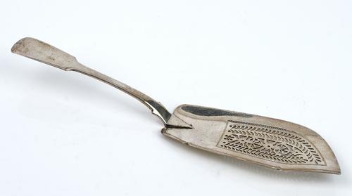 A William IV silver fiddle pattern fish slice with pierced decoration, London 1837, weight 135gms.