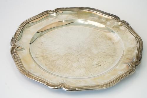 A French main course plate of shaped circular form, with a decorated rim, diameter 32cm, weight 747 gms.