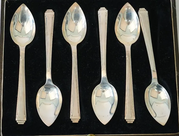 A set of six silver grapefruit spoons in an Art Deco inspired design, Birmingham 1937, combined weight 182gms, with a case.