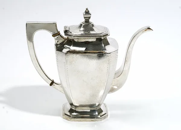 A European coffee pot, having stippled decoration and with a plain angular handle, detailed 800 Silver, height 21cm, gross weight 724 gms.