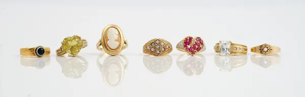 A collection of seven gold and gem set rings including a 22ct gold and banded agate set ring, 2.9gms, ring size O; a 15ct gold and diamond set dress r