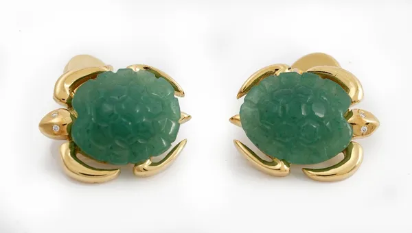 A pair of gold and carved jade dress cufflinks, each front modelled as a turtle, having a carved jade shell and with diamond set eyes, detailed 750, g