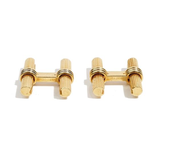 Two similar Van Cleef & Arpels gold cufflinks, the first with a central platinum ridge between gold sides, detailed VCA OR 750 B9107 1 236, 7.5 gms, t