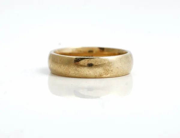 A 9ct gold plain wedding band ring, ring size Y and a half, weight 9.3 gms.