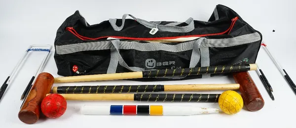 An Uber croquet set with bag and a Funtime garden game (3).
