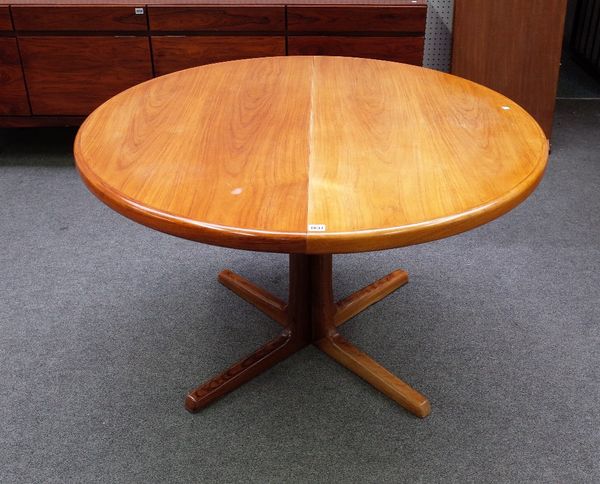 C J Rosengaarden for HOJRE; a mid-20th century Danish design teak circular extending dining table with two extra leaves, 120cm diameter x 220cm long e