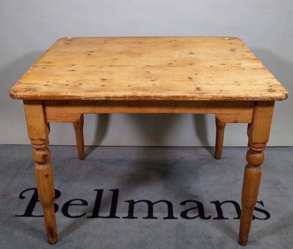 An early 20th century pine kitchen table on turned supports, 102cm wide x 74cm high.   C3