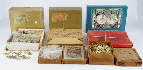 A quantity of vintage wooden jigsaw puzzles including; Tucks Zig-Zag, Parker Bro's Pastime puzzle, Victory Artistic and many others, (qty).   S5B