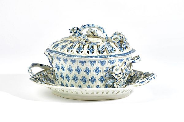 A Worcester blue and white two-handled shaped oval chestnut basket, pierced cover and stand, circa 1775, printed with the `Pine Cone' pattern, blue ha