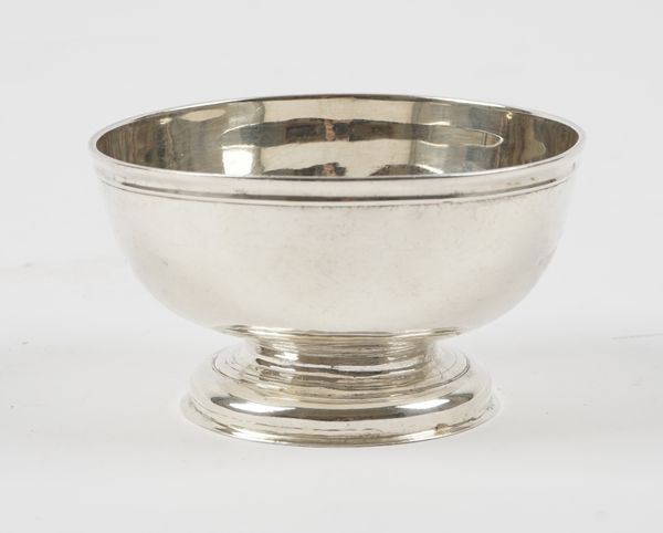 A George I Britannia Standard silver bowl, of circular form, having a ridged rim, London 1717, maker Joseph Ward, weight 109 gms, diameter 10cm.