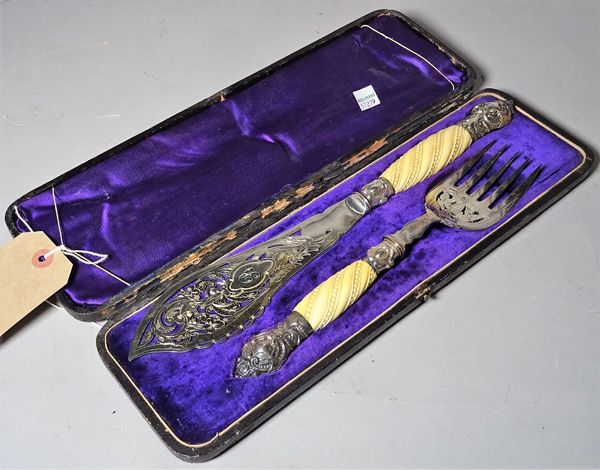 A late Victorian silver plated fish server with pierced engraved decoration, cased.  D4