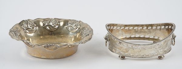 Silver, comprising; a shaped oval bowl, the border decorated with pierced floral motifs, Birmingham 1903, length 18cm and an oval dish frame, with pie