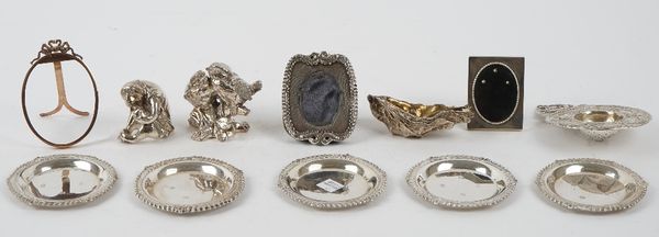 Silver, foreign and plated wares, comprising; a set of six shaped circular small dishes, diameter 9.5cm, Birmingham 1971, combined weight 239 gms, als