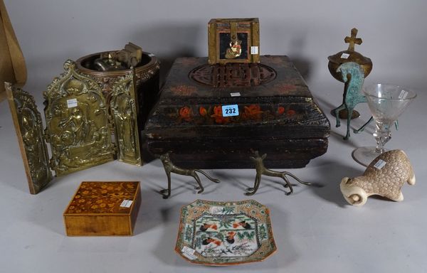 A quantity of mostly 20th century Asian/ Indian collectables including wooden boxes, hardstone figures and sundry, (qty).  S2T