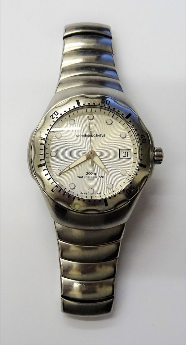 A Universal Geneve steel cased electronic gentleman's wristwatch, the signed silvered dial with dot numerals, centre seconds and with a date of the mo