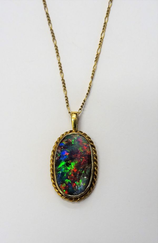 A gold mounted oval opal single stone pendant, decorated with a ropetwist border, with a 9ct gold neckchain, on a boltring clasp, combined gross weigh