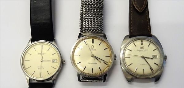 An International Watch Co Schaffhausen Automatic steel cased gentleman's wristwatch, the signed silvered dial with baton numerals, centre seconds and