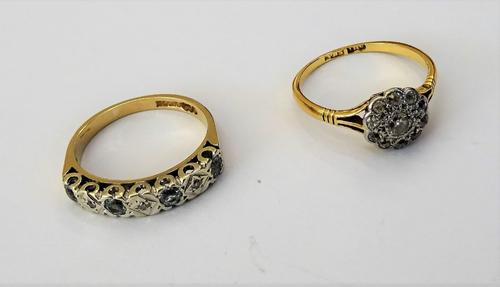 A gold and diamond cluster ring, mounted with cushion shaped diamonds and with the principal diamond mounted at the centre, between split shoulders, d