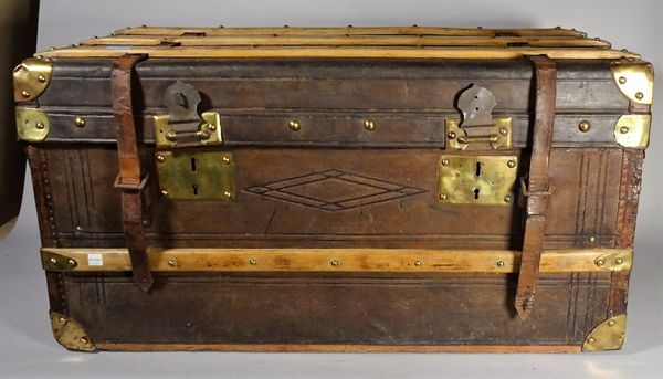 An early 20th century leather and wooden bound trunk with brass mounts, 81cm wide x 40cm high.  S4B