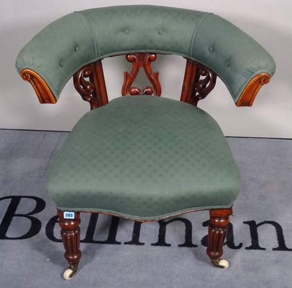 A Victorian mahogany framed tub chair on reeded turned supports, 72cm wide x 74cm high.  D3