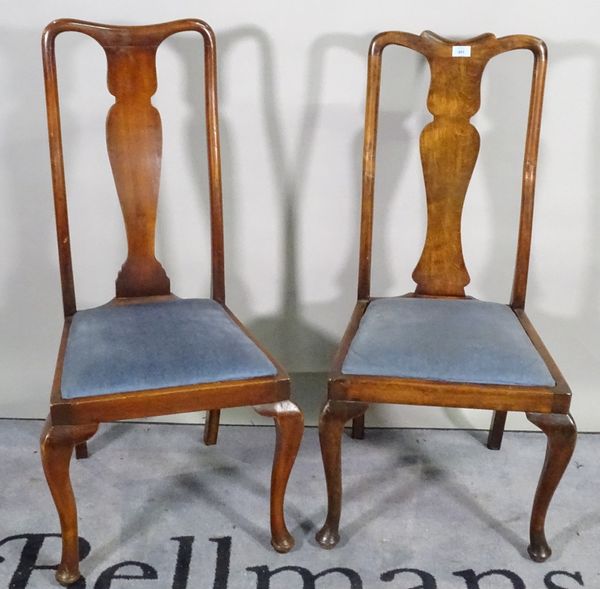 A set of eight Queen Anne style mahogany vase back dining chairs, 49cm wide x 104cm high, (8). B4