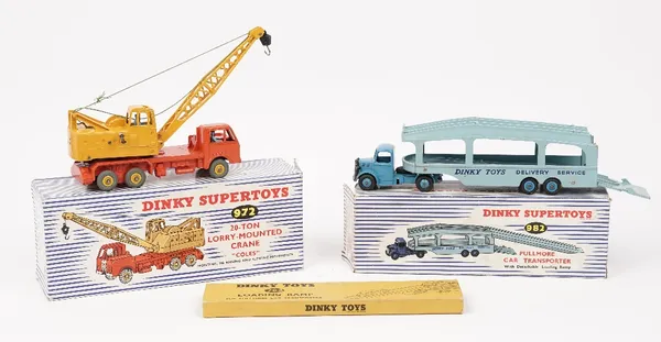 A Dinky 972 20 ton Lorry mounted crane and a 982 Pullmore car transporter with loading ramp, (2).