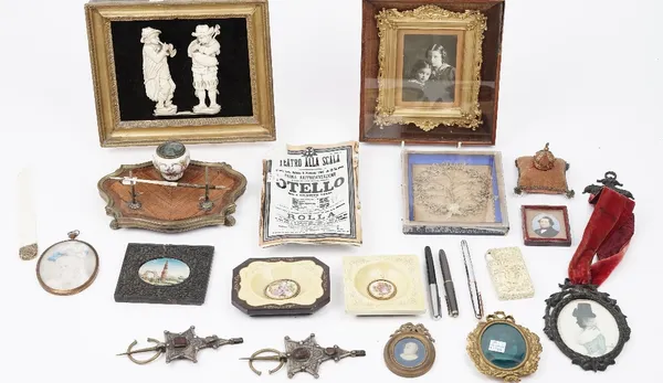 A quantity of collectables, including a Fornasetti porcelain 'Othello' tray, 22cm, an Indian porcelain plaque, a pair of 19th century carved ivory 'mu