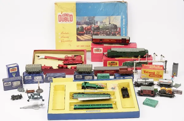 A Hornby 00 gauge set 2007, 0-6-0 tank passenger train, a Hornby Dublo 2232 Co-Co electric diesel locomotive, boxed, a 4620 Breakdown crane, a 2400 T.