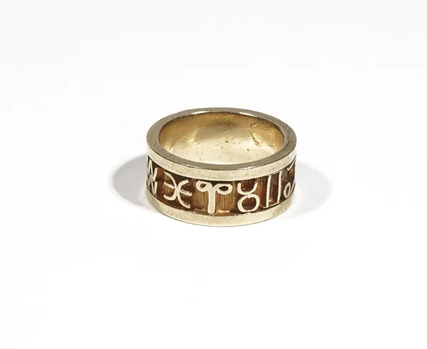 A yellow precious metal band ring, applied with zodiac symbols, to a textured ground between two bands, ring size S, 14.1g.