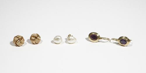 A pair of 18ct gold earstuds, of interwoven design, weight 2.6 gms, a pair of gold and amethyst single stone earrings, detailed 585 and a pair of fres