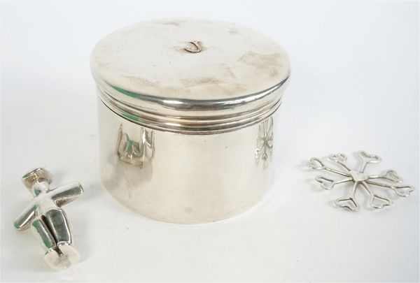 A cylindrical box and cover of undecorated form, the detachable cover with an initial 'J' motif, a brooch designed as an abstract figure, detailed 950