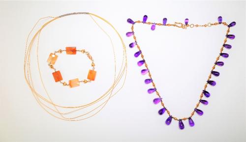 A fringe necklace, formed as a row of graduated amethyst briolette drops, a wirework collar necklace and a faceted rectangular agate panel link bracel