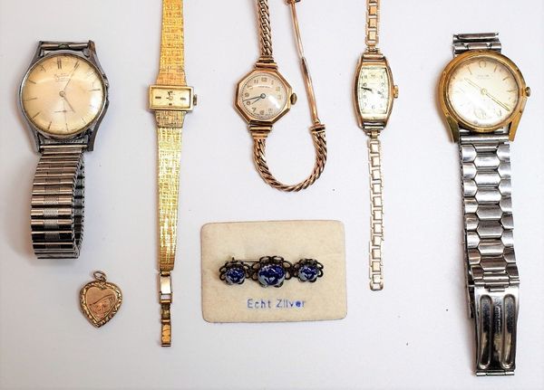 A Vertex 9ct gold octagonal cased lady's wristwatch, the signed silvered dial with gilt Arabic numerals, on a 9ct gold bracelet, with a foldover clasp