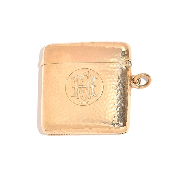 A 9ct gold curved rectangular vesta case, monogram engraved and detailed 1919, otherwise with martele decoration, fitted with a suspension ring to the