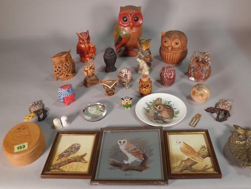 A quantity of assorted models of owls, ceramic, metal and other examples, the largest 17cm high, (qty).