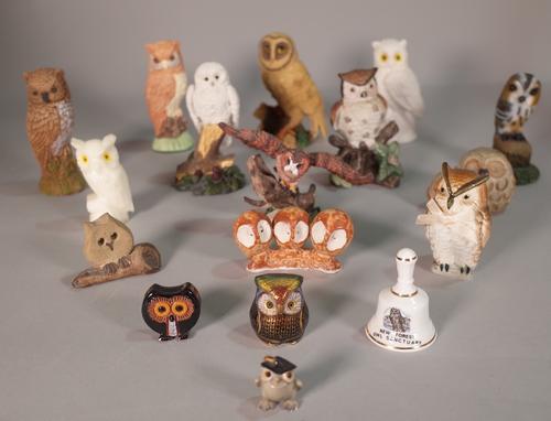 A quantity of assorted models of owls, ceramic, metal and other examples, the largest 11cm high, (qty).