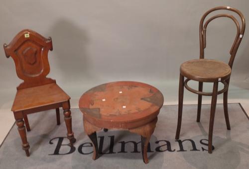A Victorian mahogany hall chair, 42cm wide x 87cm high, an early 20th century bentwood chair, 35cm wide x 99cm high, and a Japanned lacquer circular c