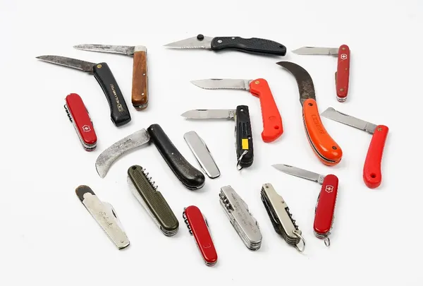 A group of seventeen pocket knives, including examples by Victorinox, Le Sauveur and Imperial, (17).